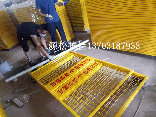 施工電梯防護(hù)門(mén)
